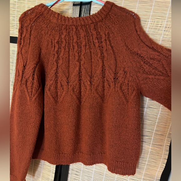 Super soft, burnt orange sweater - Picture 3 of 4